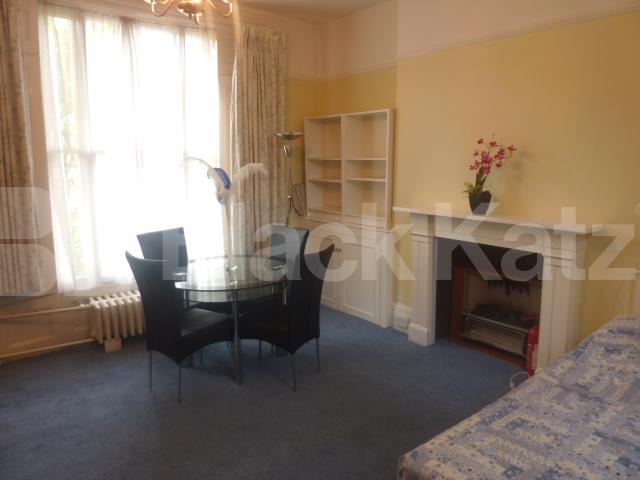 			NEAR PRIMROSE HILL!, Studio Apartment, 1 bath, 1 reception Flat			 Chalcott Crescent, PRIMROSE HILL